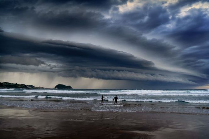 BAJO LA TORMENTA: foto en Zarautz