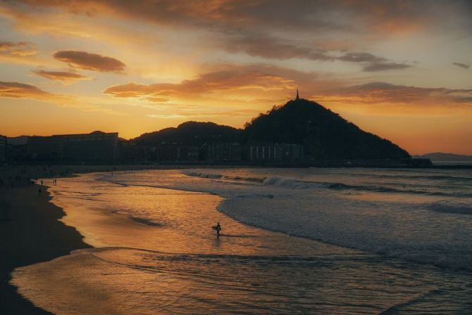 Baño al atardecer: foto en Donostia-San Sebastián