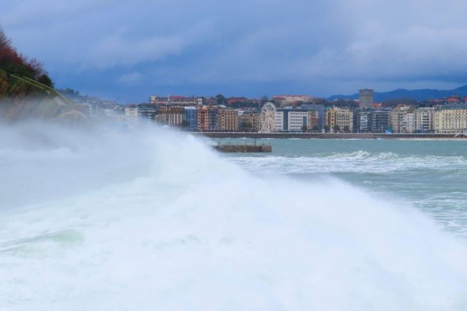 Barriendo la costa: foto en Donostia-San Sebastián