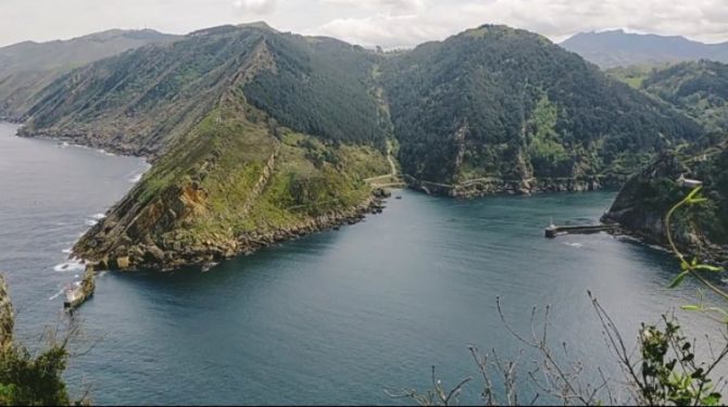 Bocana puerto de pasajes : foto en Pasaia