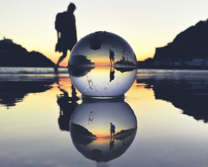 bola y reflejos: foto en Donostia-San Sebastián