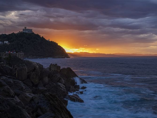 a la caza del octubre rojo: foto en Donostia-San Sebastián