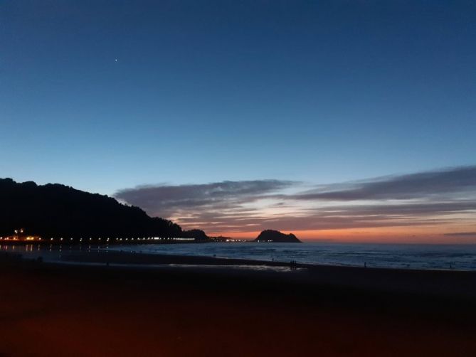 Crepúsculo en zarautz: foto en Zarautz