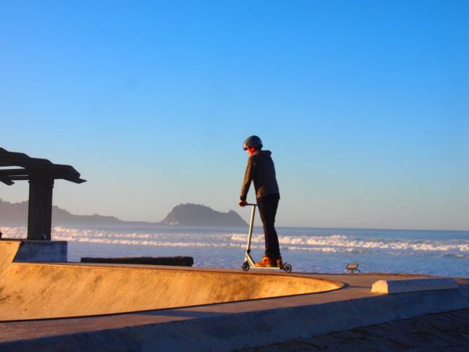 Disfrutando con el patinete: foto en Zarautz