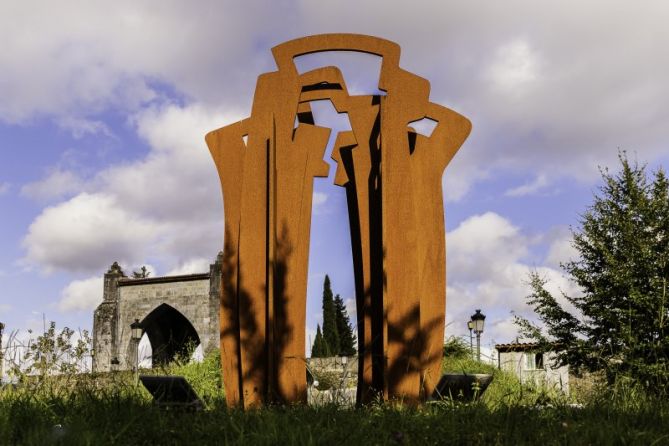 La escultura 'Duintasuna' : foto en Elgoibar