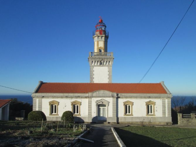 Faro de Higuer, inicio de los Pirineos: foto en Hondarribia