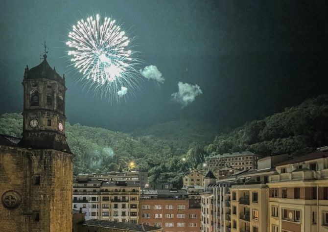 Fuegos artificiales: foto en Eibar