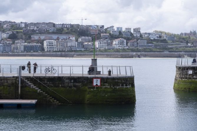 Ixil ixilik dago: foto en Donostia-San Sebastián