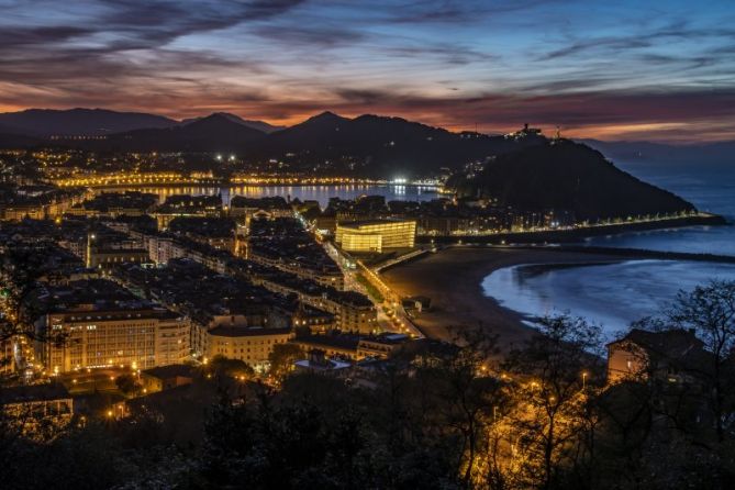 Luces en la noche: foto en Donostia-San Sebastián