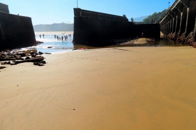 Nuevas playas: foto en Zarautz