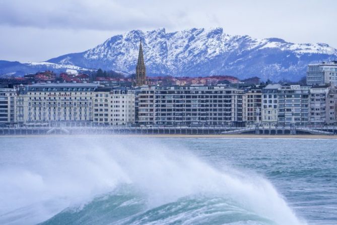 OLAS Y NIEVE: foto en Donostia-San Sebastián