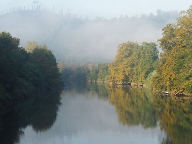 Oria entre niebla: foto en Usurbil