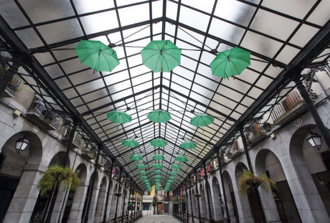 Paraguas verdes: foto en Tolosa