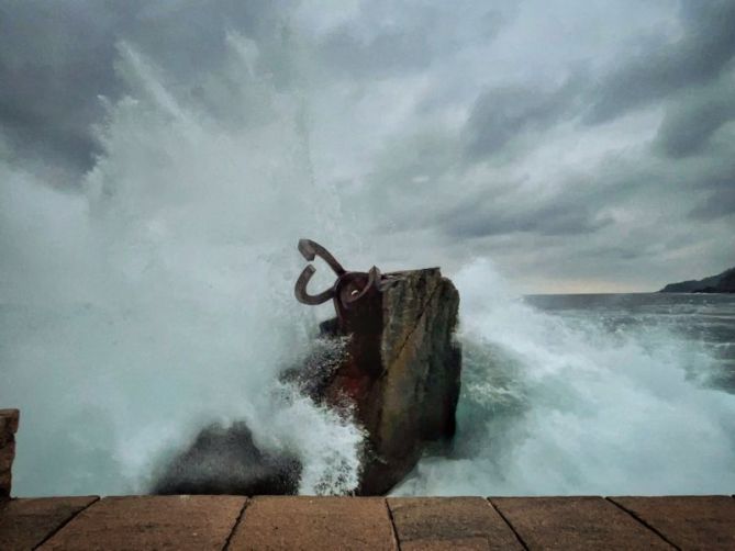 peinando olas : foto en Donostia-San Sebastián