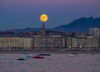 Pintxo de luna sobre Catedral