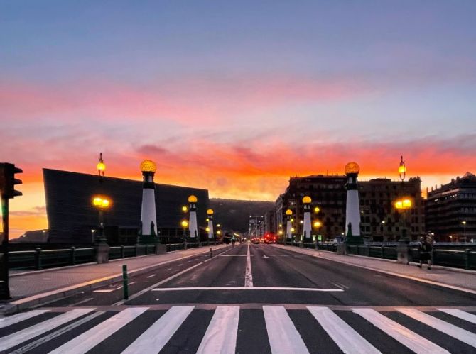 Puente del kursaal : foto en Donostia-San Sebastián