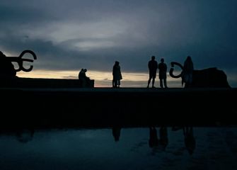 Siluetas en el peine del viento