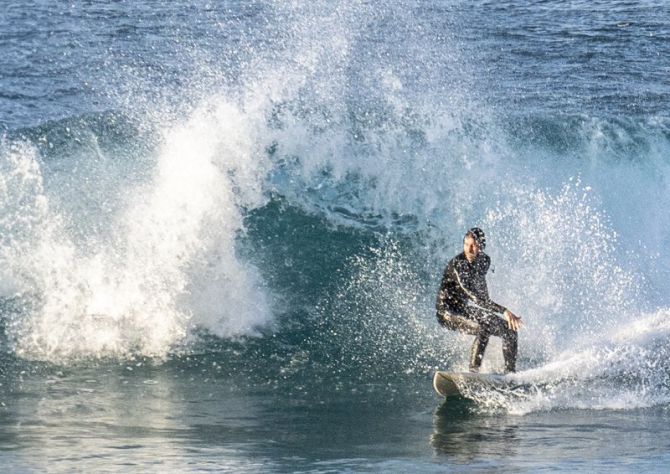 Surfista en Zurriola: foto en Donostia-San Sebastián