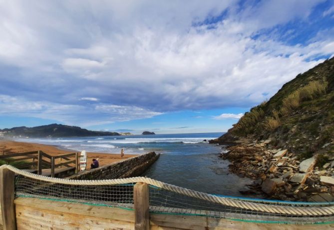 Zarautz y el ratón de Getaria: foto en Zarautz