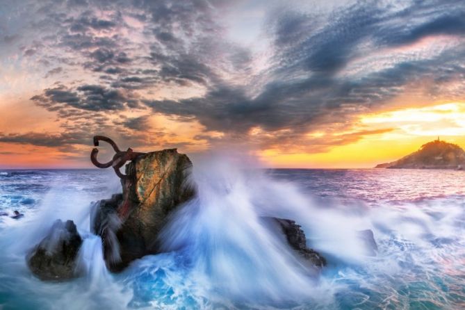 Amanecer en el Peine del Viento: foto en Donostia-San Sebastián