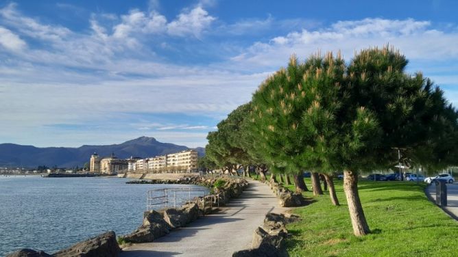 Amanecer soleado: foto en Hondarribia