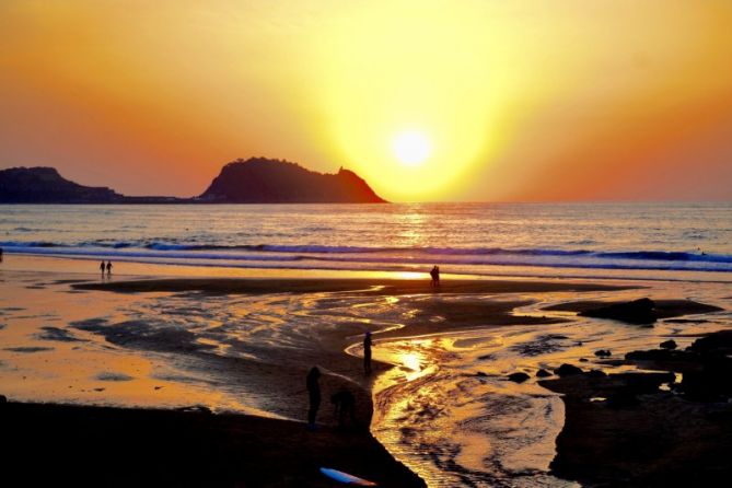 Atardecer en la playa de Zarautz : foto en Zarautz