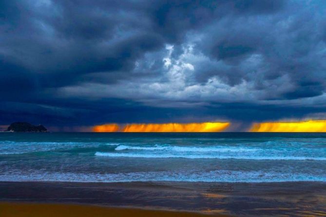 Atardecer con tormenta : foto en Zarautz