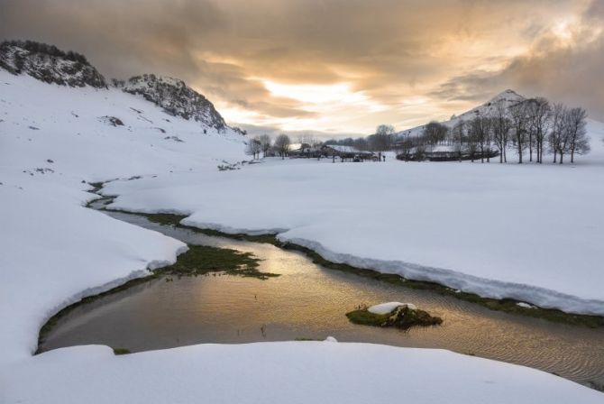 Atardecer en urbia: foto en Oñati