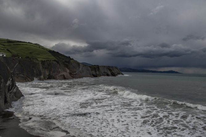 Se avecina tormenta: foto en Zumaia