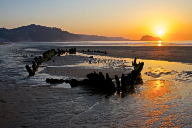 Barco Alemán Gustav ( Al atardecer ): foto en Zarautz