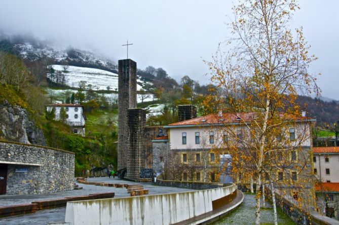 Basílica de Arantzazu : foto en Oñati