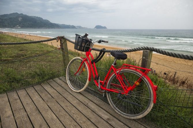 La bici.: foto en Zarautz