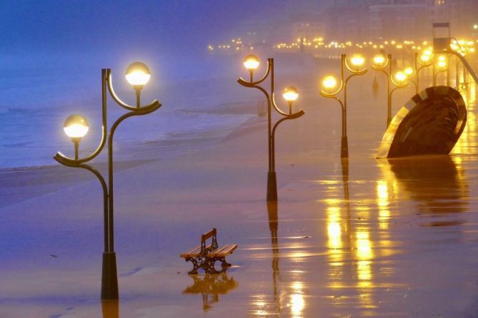 Bruma en el Malecón : foto en Zarautz