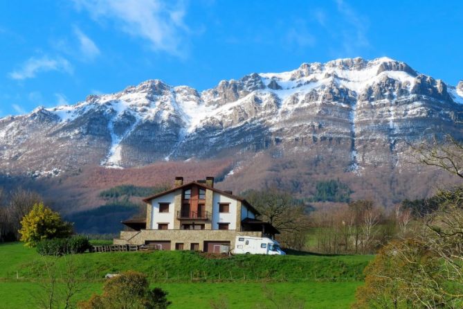 Contrastes de montaña: foto en Zegama