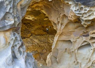 Cueva en el Jaizkibel