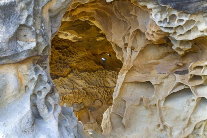 Cueva en el Jaizkibel: foto en Hondarribia