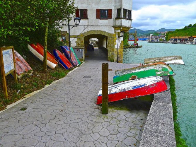 Dando un paseo por Pasajes : foto en Zarautz