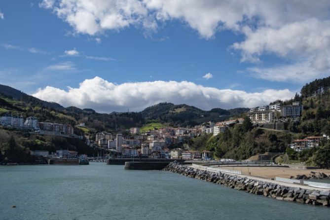 Desde el espigón: foto en Mutriku