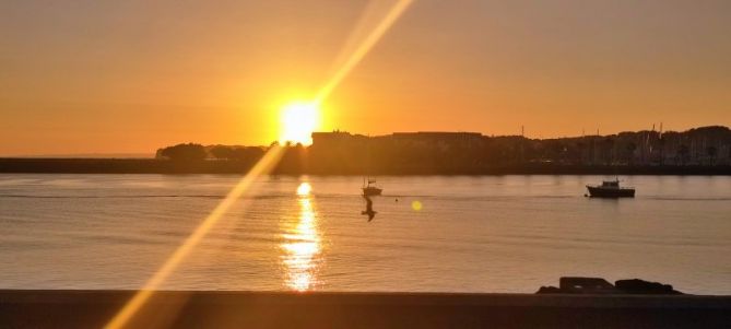 Egunsentia Butroi pasealekuan: foto en Hondarribia