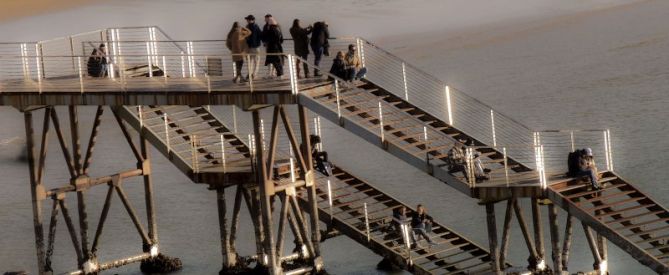 ESCALERAS EN LA PLAYA: foto en Donostia-San Sebastián