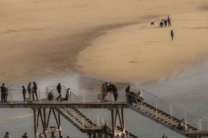 ESCALERAS EN LA PLAYA: foto en Donostia-San Sebastián