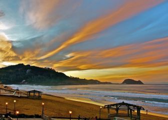 Fuego en la playa de Zarautz 