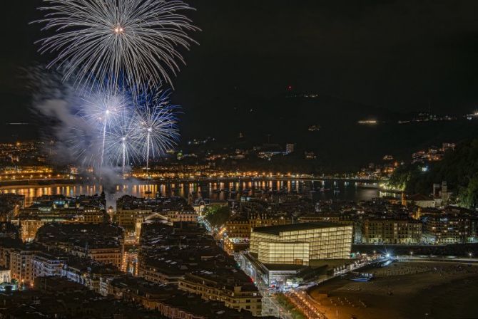 Fuegos y luces en San Sebastián: foto en Donostia-San Sebastián