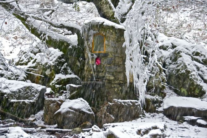 La fuente en camino de Urbia : foto en Oñati