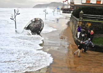 Grandes olas en Zarautz 