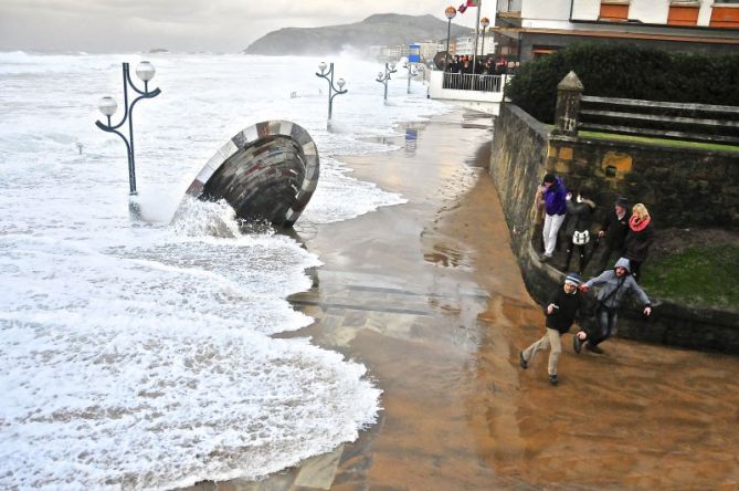 Grandes olas en Zarautz : foto en Zarautz