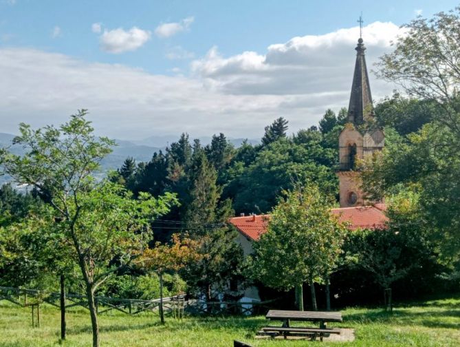 Guadalupeko baseliza : foto en Hondarribia