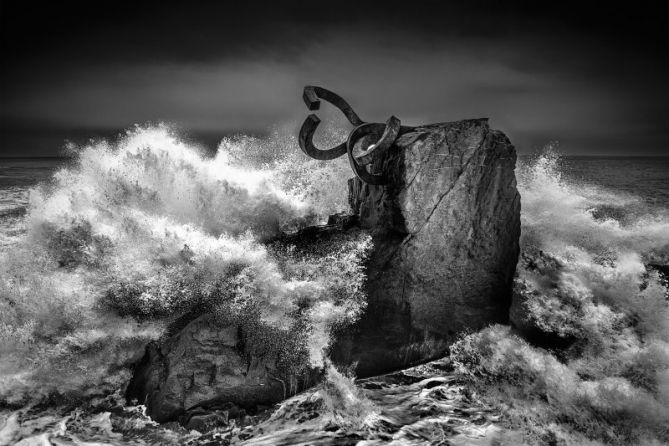 Haize beltzaren orrazia: foto en Donostia-San Sebastián