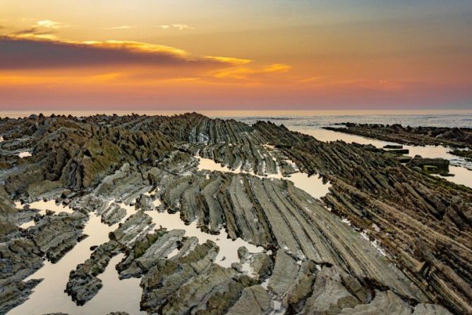 Historia entre rocas: foto en Deba