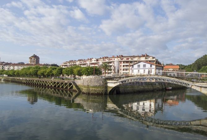 BI IBAIAK BAT: foto en Zumaia